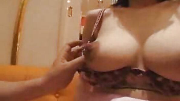 امرأة موقع سكس مترجم محارم شابة مع الحمار ضيق يحصل عارية على الكاميرا ويلعب مع بوسها