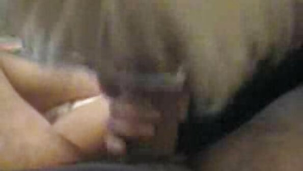 امرأة عربية موقع سكس مترجم جديد مع وشاح على رأسها يأخذ على طماق حمراء ويعطي نفسها لجارتها