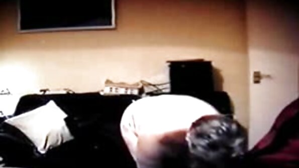 وتعادل متابعة العضلات متجرد وقد تنورة موقع سكس سحاق مترجم على رأس كس والفم
