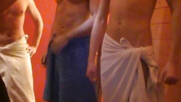 الزوج يعتبر زوجة عاهرة يكسب المال موقع سكس محارم مترجم الكذب تحت عشيقها