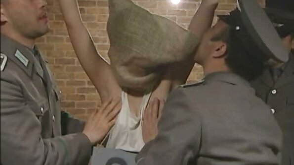 شقيق المتوقع أن يمارس الجنس مواقع افلام سكس امهات مع أخته صديق استمناء في المرحاض
