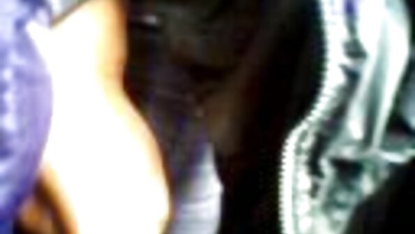 عاهرة شابة مواقع سكس مترجمة مجانية مع حلمات كبيرة صعدت على رأس رجل نبيل وأعطاه الحمار