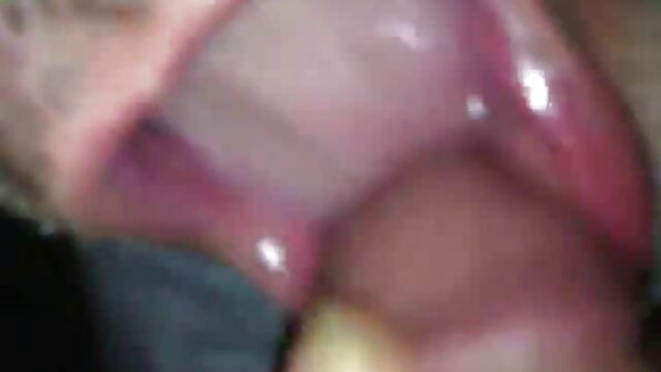 فتاة مع مرونة الحمار في جوارب بيضاء يدفع بعقب المكونات في الكاميرا موقع سكس امهات مترجم