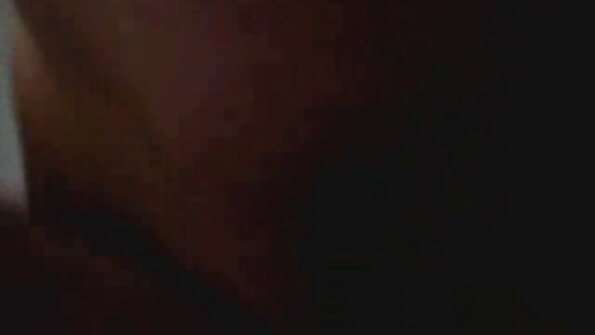 سمراء مع جاحظ الحلمات موقع سيكس مترجم و حلق شق القبلات صديق و يعطيها الحمار