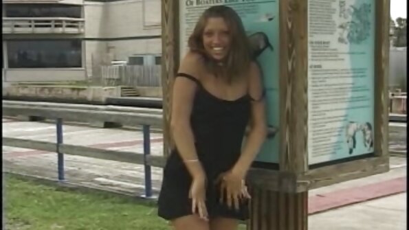 الرجل المداعبات الثدي مع شابة سمراء في حين صديق موقع افلام سكس محارم الملاعين لها في الحمار